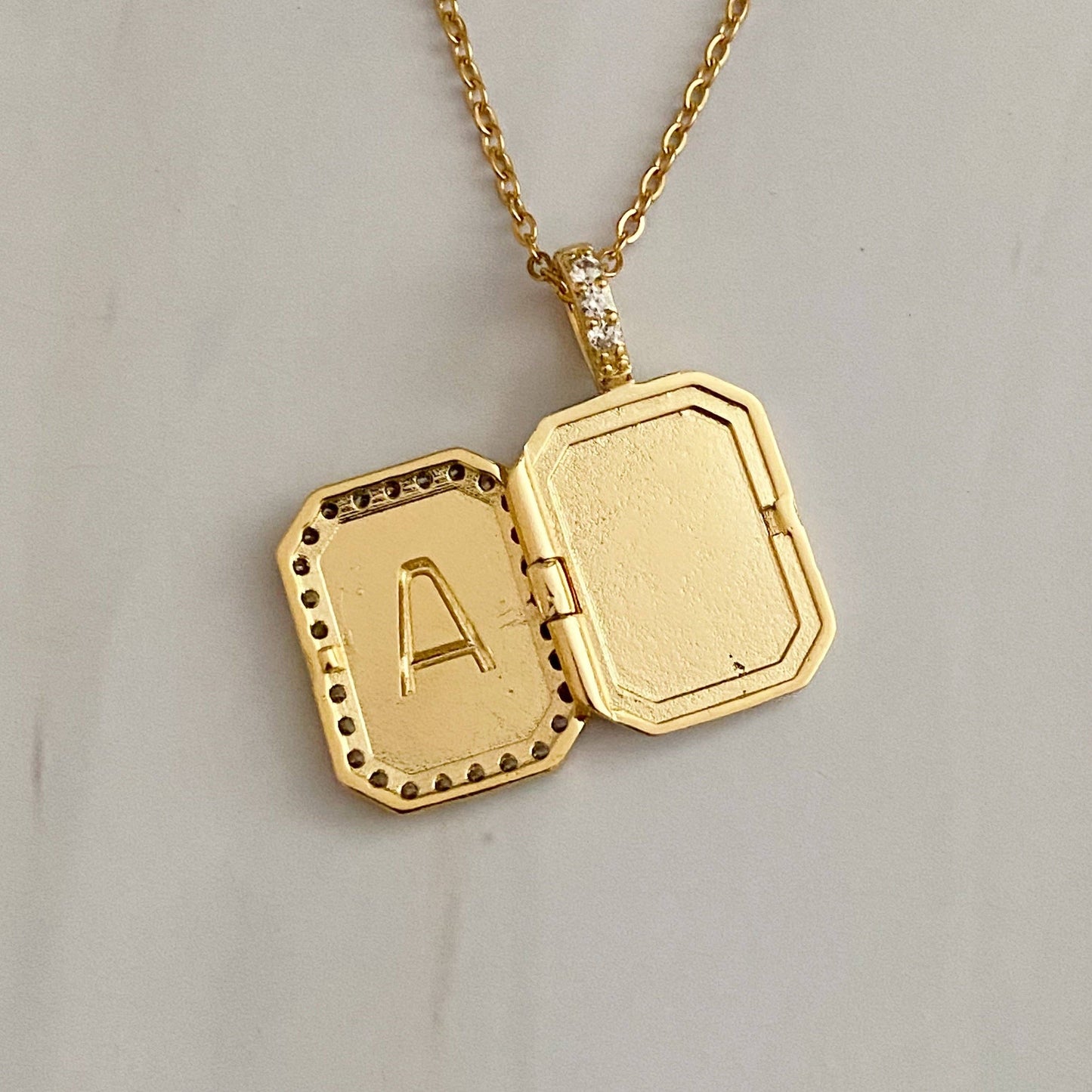 Initial Deco Open Locket Pendant Necklace: Gold / D