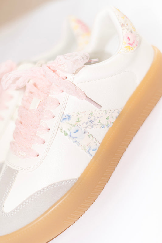Mia Sneakers